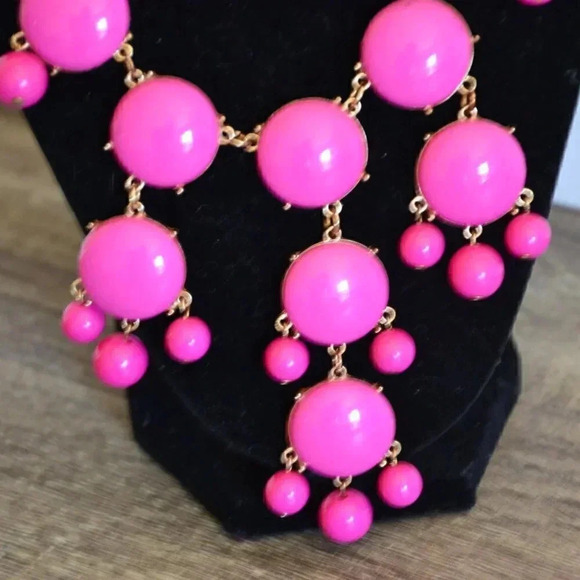 5/$25 Pink Statement Necklace - Picture 2 of 3
